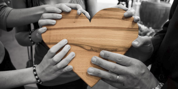 Handing over of the financial contribution from Podporná asociácia EG, O.Z- in company Prvá Teplárenská Inc